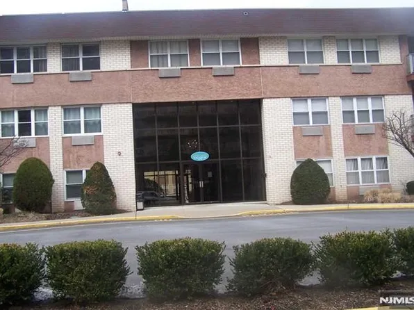 1111 River Rd, Edgewater, NJ