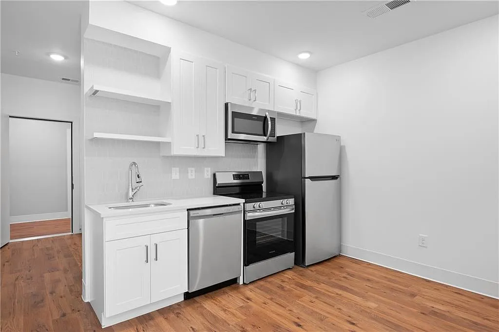 Studio, 1.0 bath, 477 sqft, $1,300 — Photo 4