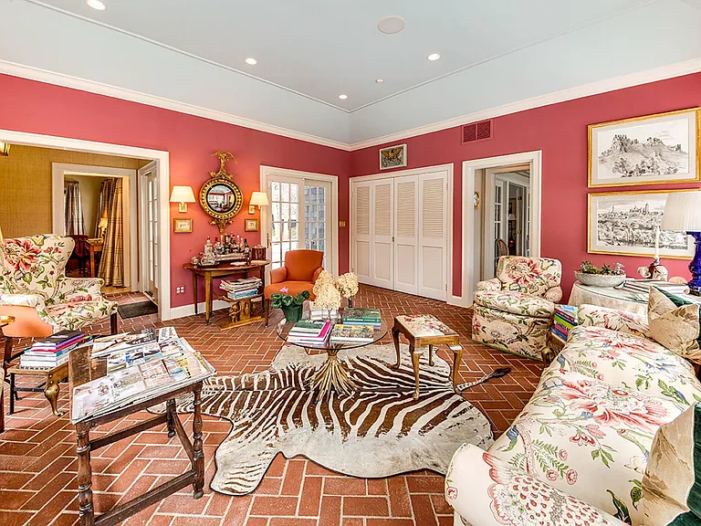 38 Halsey Ln — Photo 9