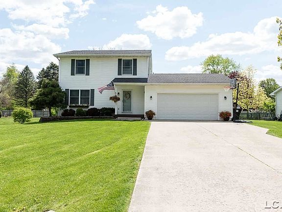 3rd image of 2421 Woodlawn Ln