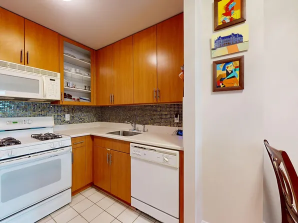 75 Oceana Drive East image 8 of 23