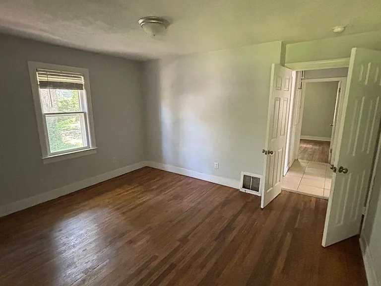 1111 N Kansas Expy — Photo 7