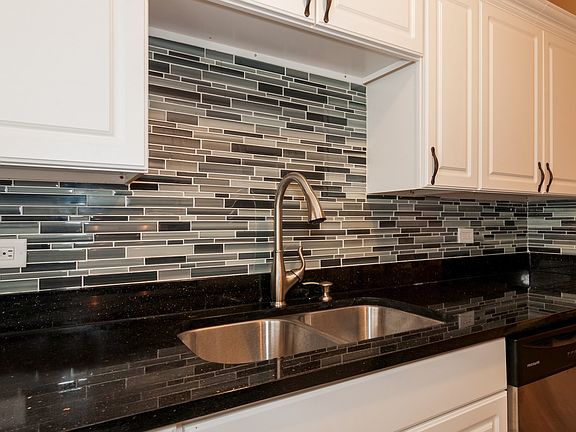 5th image of 1423 Bear Flag Dr #31-1