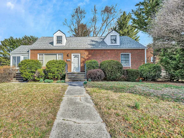 919 Logan St, Salem, VA 24153