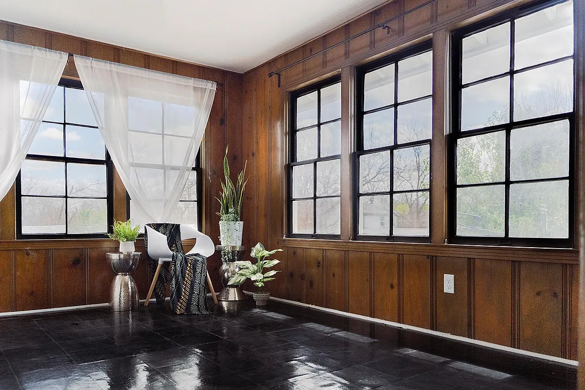 wall-to-wall windows for your new corner work-from-home office, or 3rd bedroom! - 246 Senisa Dr