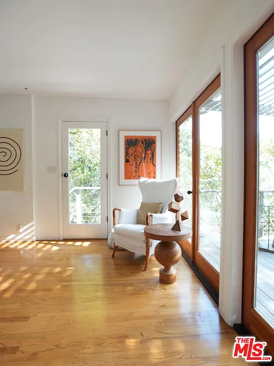 3 bed, 2.0 bath, 2090 sqft, $10,500 — Photo 4