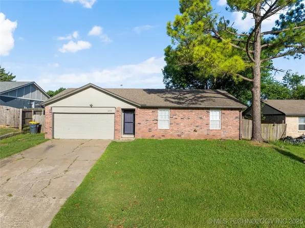 14932 S Yukon Ave, Glenpool, OK 74033