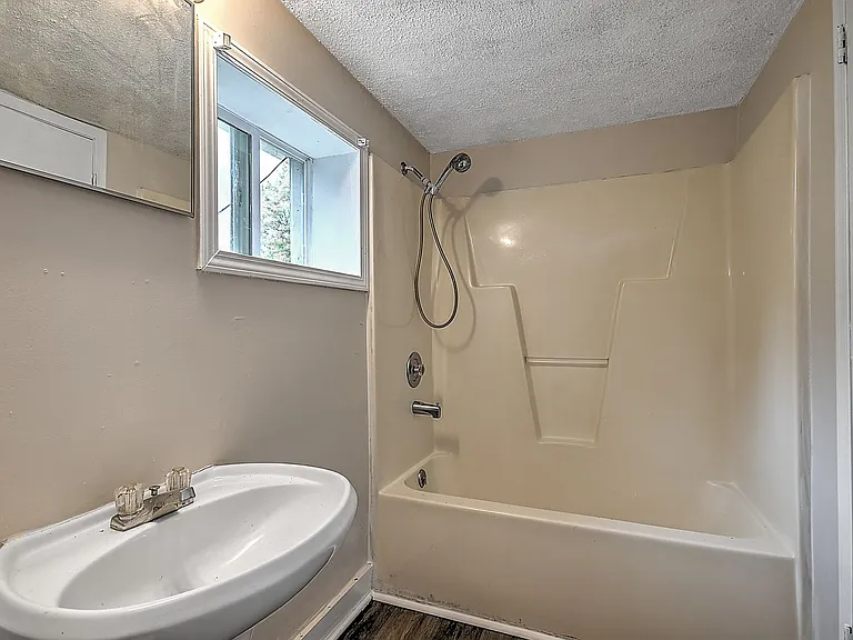 305 Moorland Dr — Photo 22