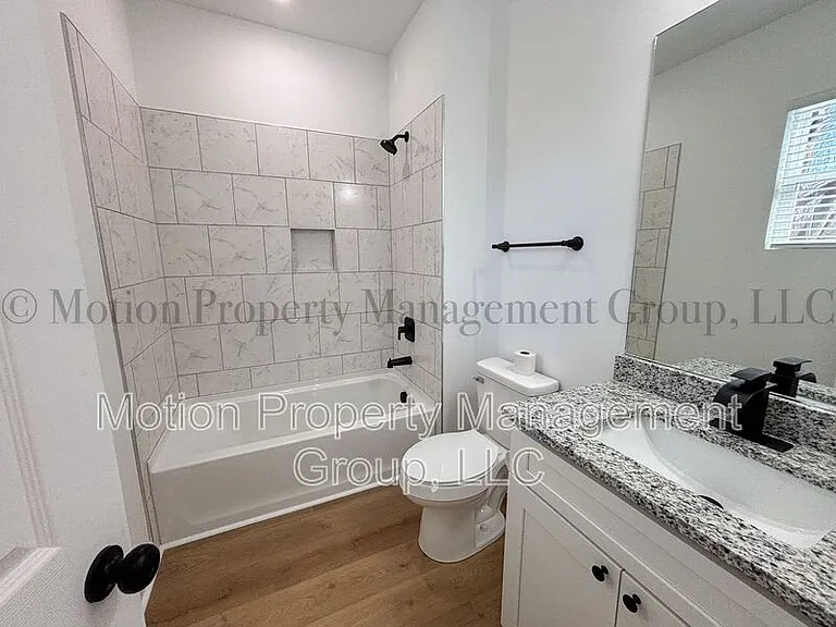 1121 Wilmington Ave — Photo 6