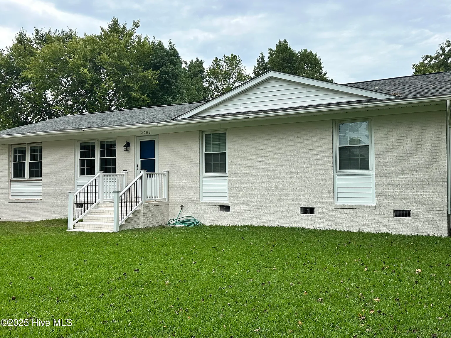 3 bed, 2.0 bath, 1350 sqft, $1,950 — Photo 1