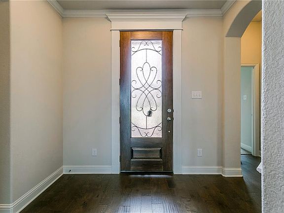 4th image of 1086 Waverly Dr