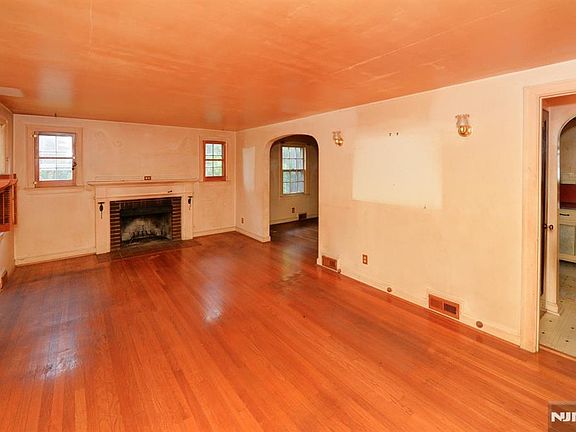 3rd image of 125 Eastview Ave