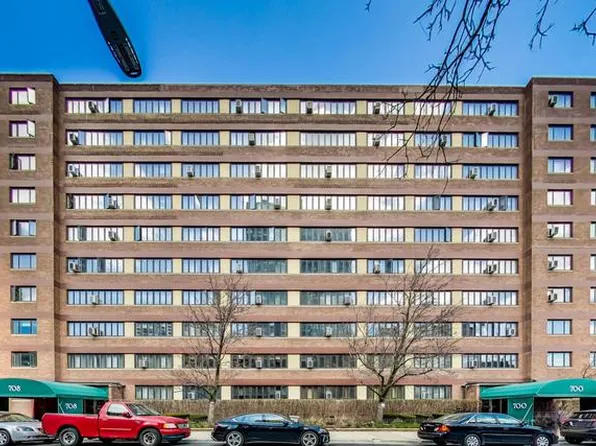 708 W Bittersweet Pl APT 701, Chicago, IL 60613