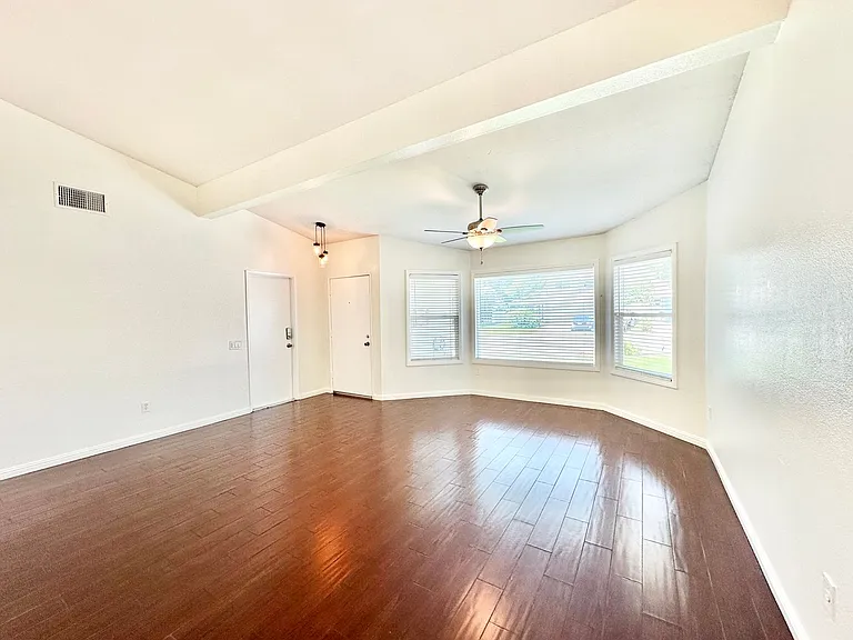1415 Henshaw Rd — Photo 5