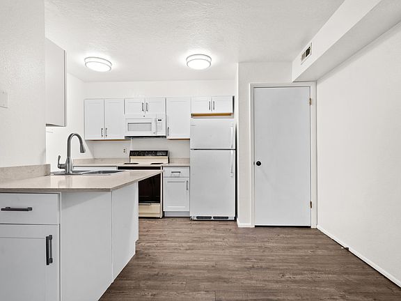 3rd image of 1212 E Waterside Cv APT 12