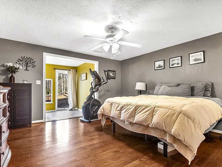 1121 Victoria Dr — Photo 23