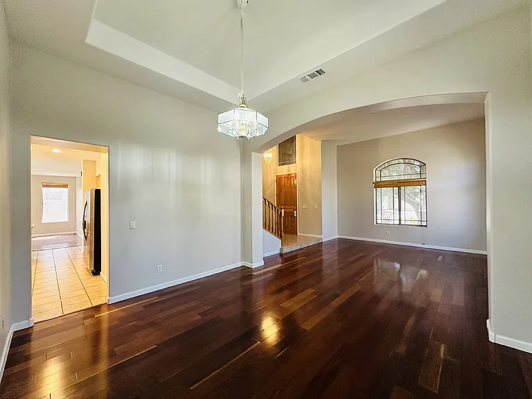 672 W Raven Dr — Photo 2