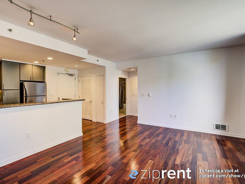 1st image of 250 King St Unit 632
