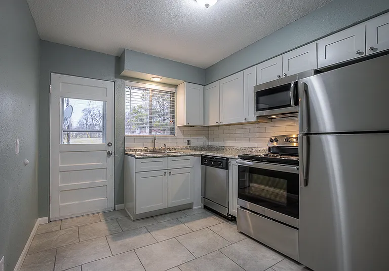 514 NE Corder St #B — Photo 12