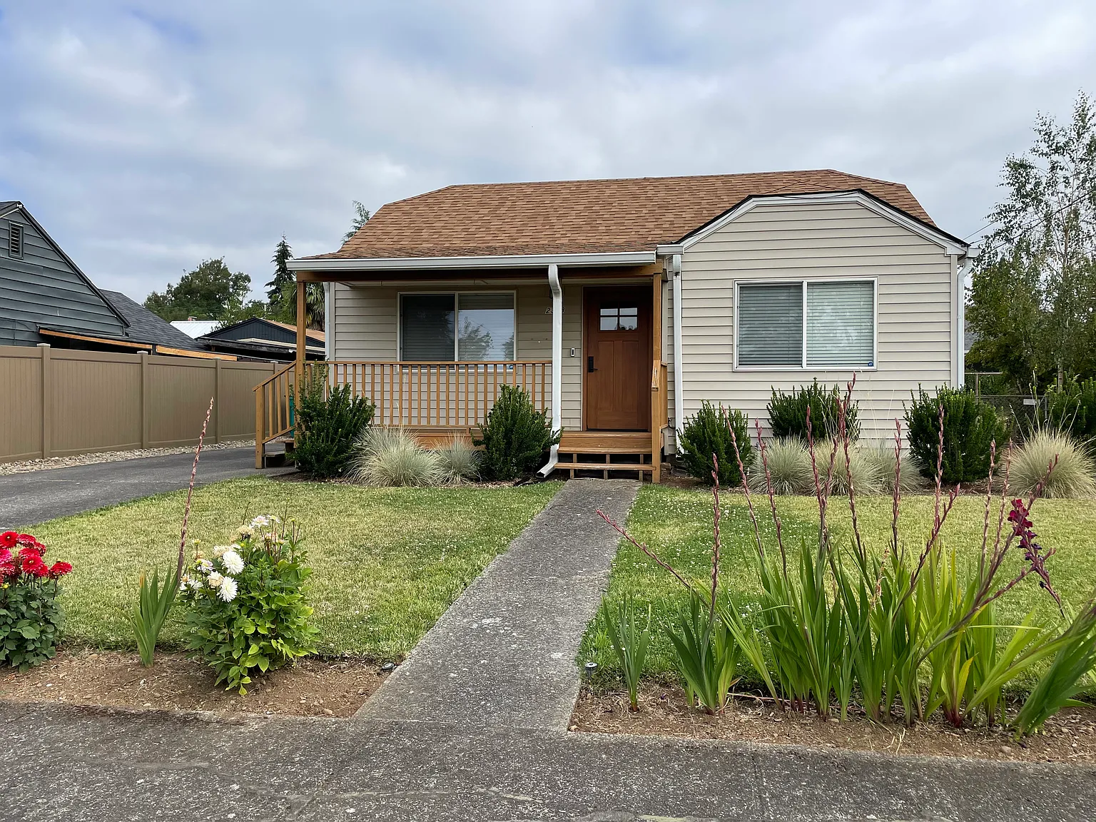 3 bed, 1643 sqft, $2,650 — Photo 2