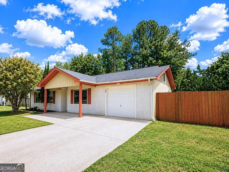 603 Plantation Village Dr — Photo 4