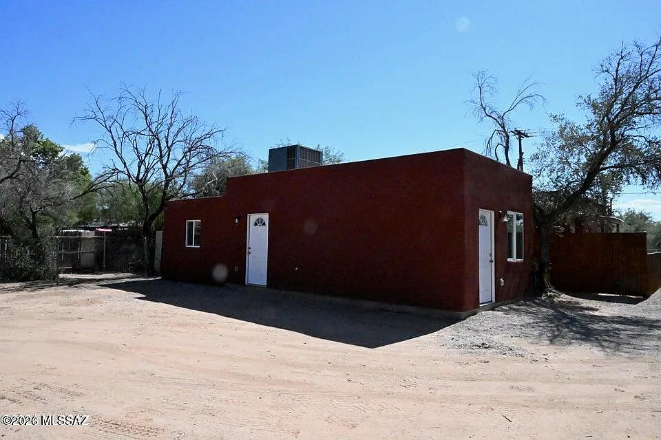 1 bed, 1.0 bath, 769 sqft, $1,150 — Photo 2