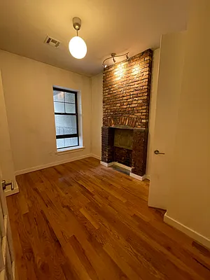 Rented by Greenrock Management | media 32