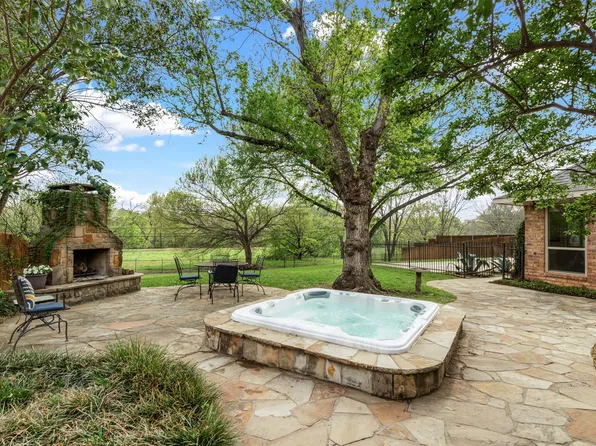 3007 Creekview Dr, Grapevine, TX 76051