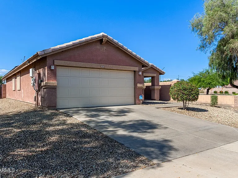 15864 W Anasazi St — Photo 3