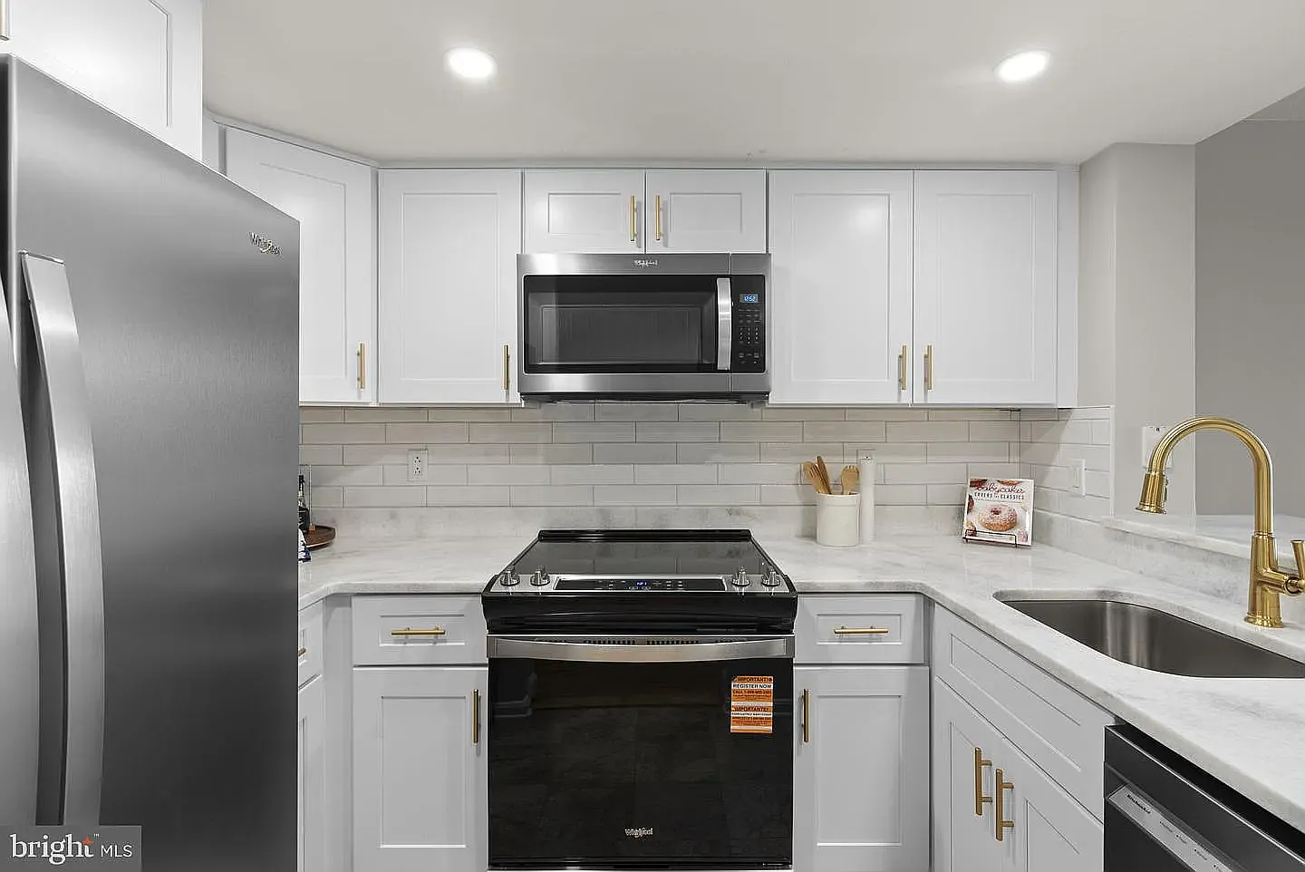 1 bed, 680 sqft, $3,200 — Photo 3