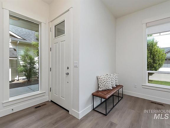 5th image of 5003 W Talbot St