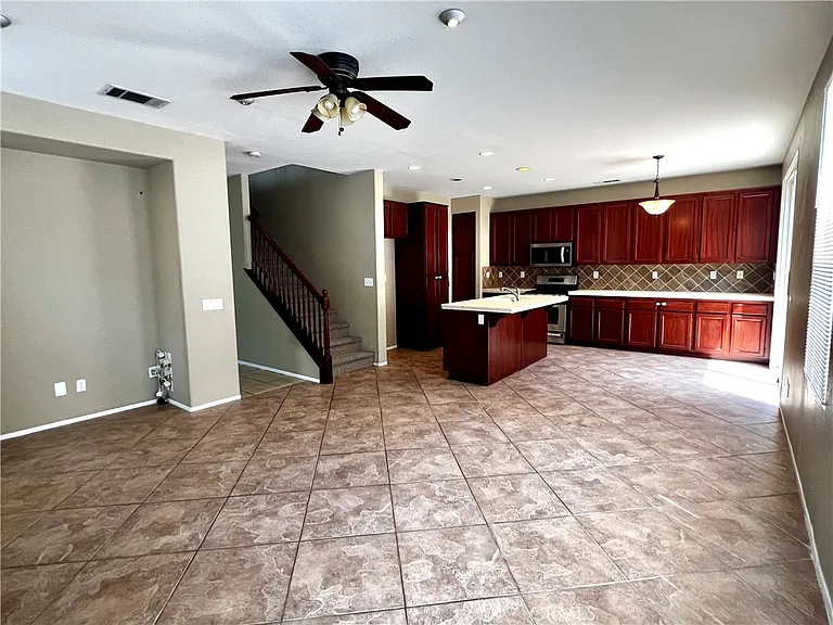 42180 Calabria Dr — Photo 7