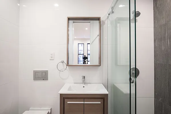 Rented by Nooklyn NYC LLC | media 8