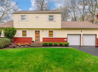 7 Van Winkle Rd, Monsey, NY 10952