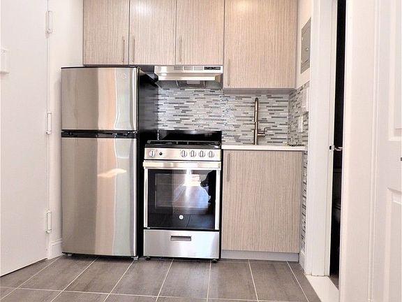 4th image of 316 E 19th St APT 4