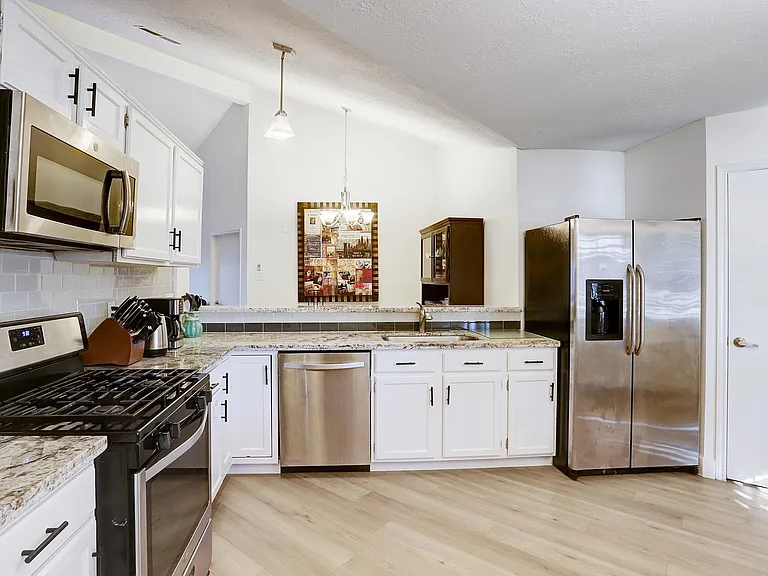 6819 Yardley Dr — Photo 6