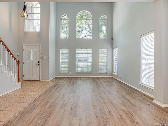 4th image of 13806 MORNINGBLUFF DR