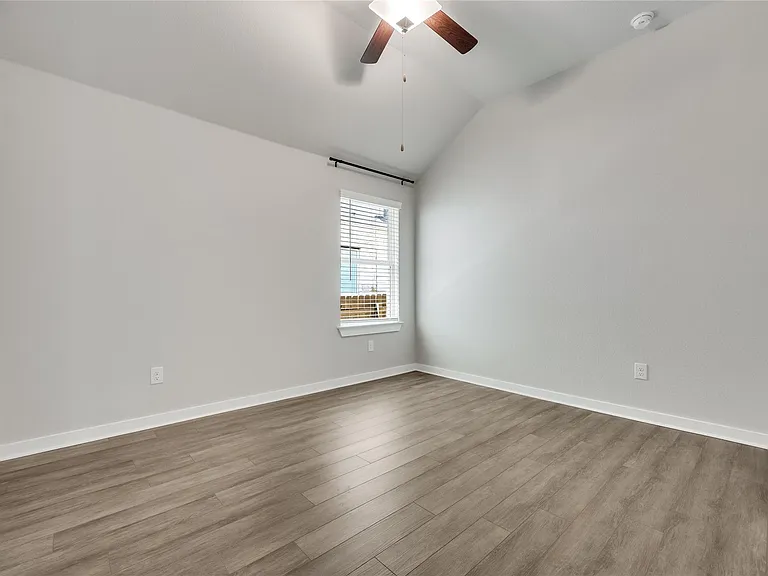 4318 Frankfurt Ln — Photo 32