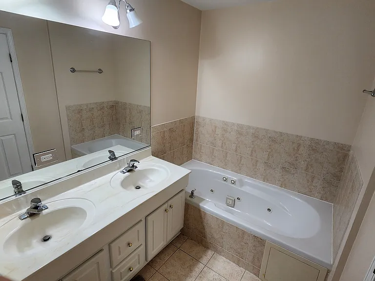 1807 Monroe Ct — Photo 16