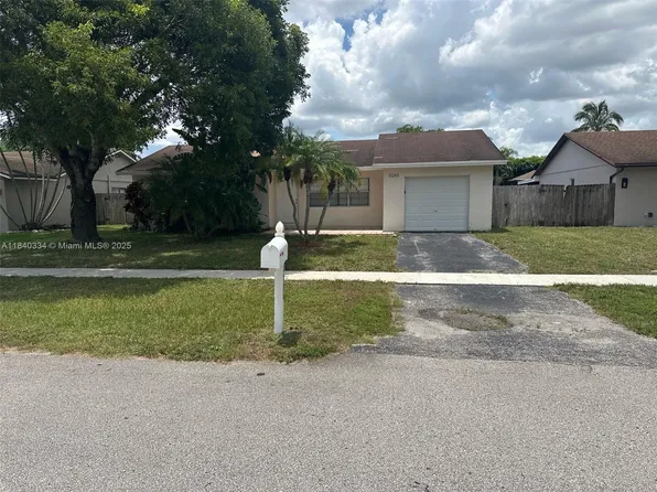 9285 Affirmed Ln, Boca Raton, FL 33496