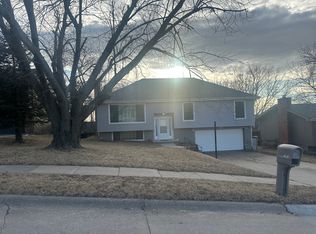 11411 Raleigh Dr, Omaha, NE 68164