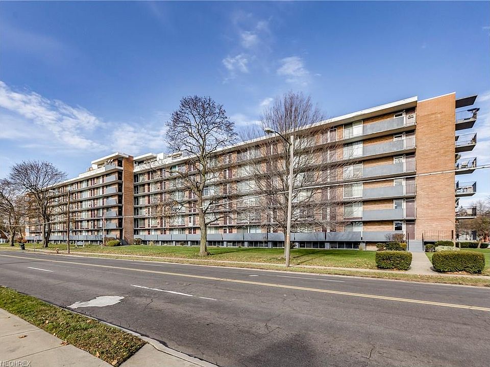 1st image of 2331 E Market St APT 423