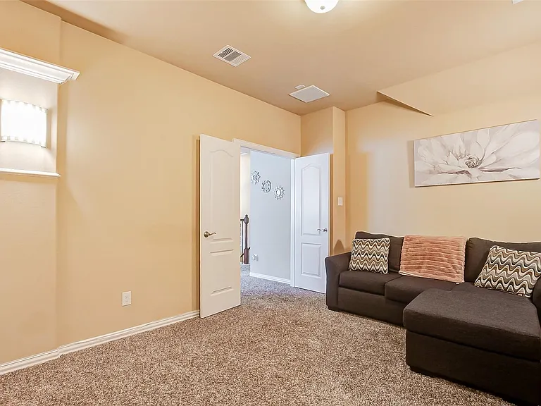 623 Orlandis Ln — Photo 32