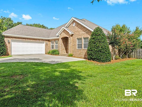 3rd image of 134 Hawthorne Cir