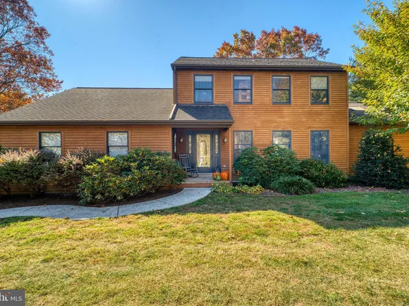 8 Orchard Hill Rd, Robesonia, PA 19551