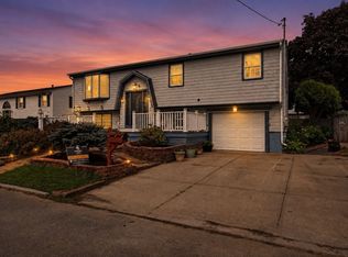 202 Oman St, Fall River, MA 02721