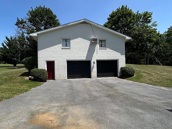 3rd image of 8221 Stone Bridge Rd