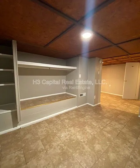 117 N Shamrock St #9 — Photo 4