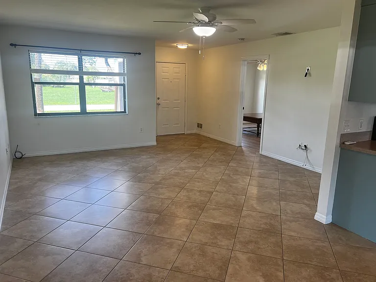 4025 Vermont Ln — Photo 6