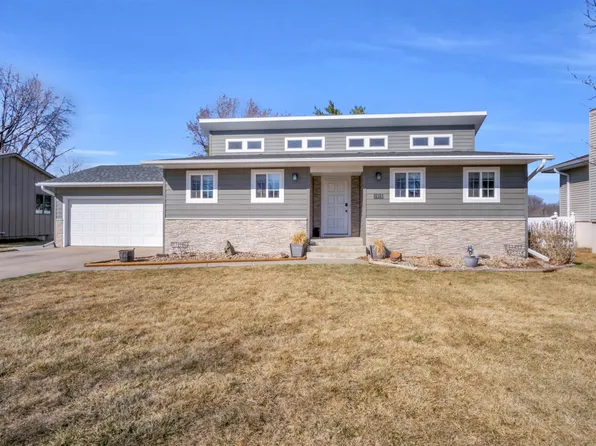 1915 W 40th St, Kearney, NE 68845